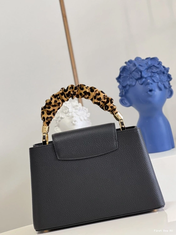 First bag LOUIS CAPUCINES VUITTON MM 0804